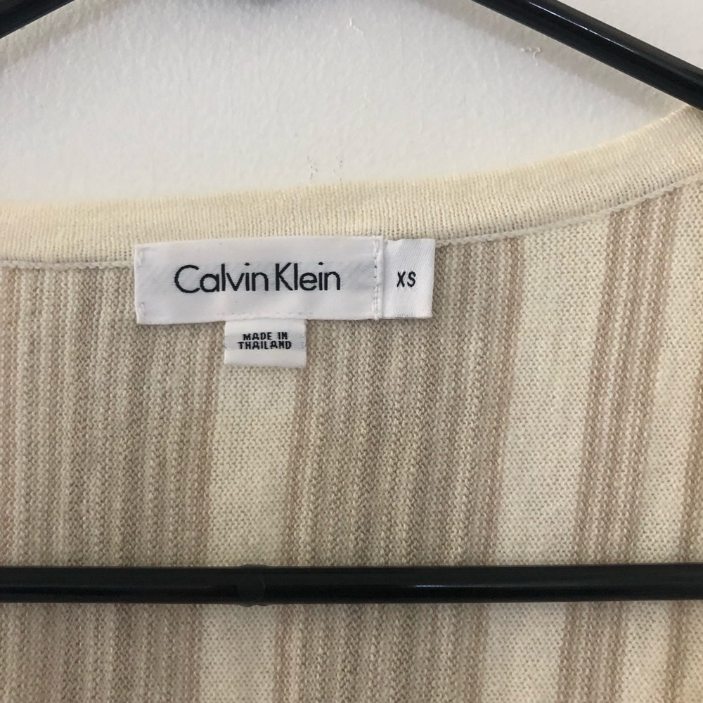 Calvin Klein cream sweater - Picture 2 of 5